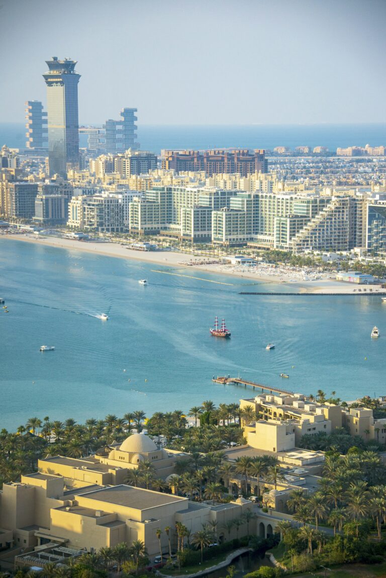 Palm Jumeirah best hotels and beachfront resorts beside the turquoise Gulf in Dubai
